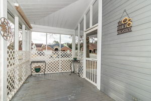 Screened-in Porch