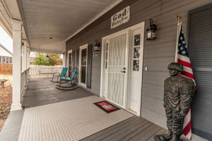 Front Porch/Entrance
