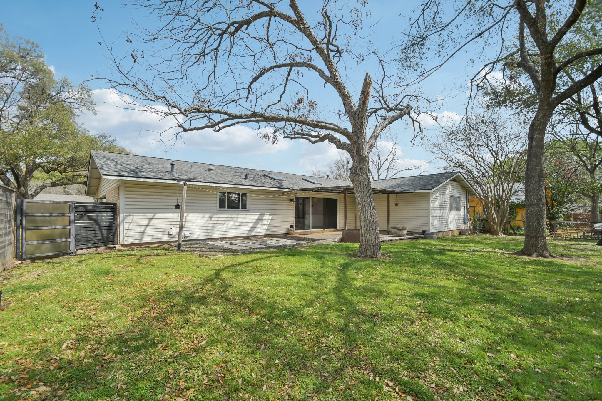 White Rock Dr-S0603-040.jpg