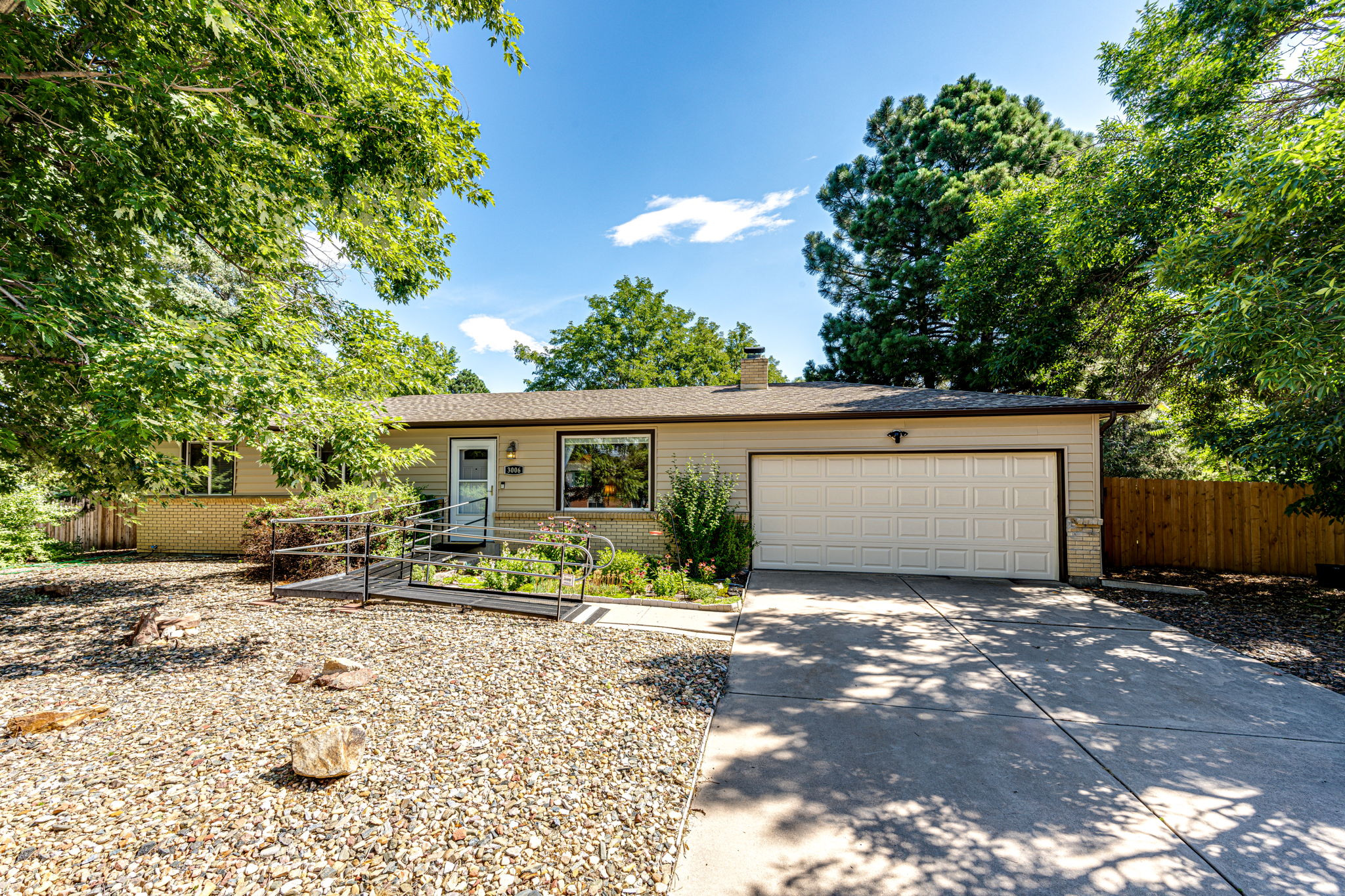 Must see this ranch style home with a full finished basement in Aurora!