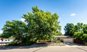 All you need to do is move in and make this your happy home!