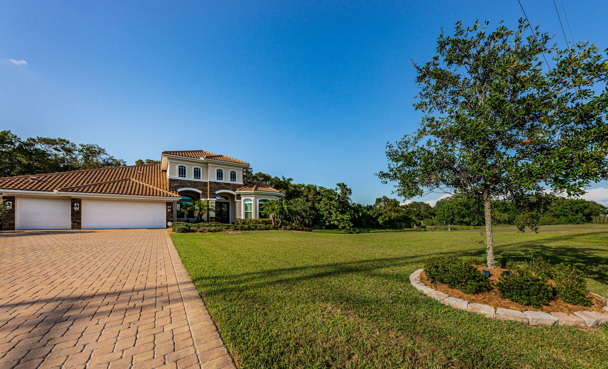 Front Exterior4