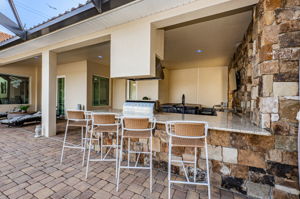 Outdoor Bar and Grill3