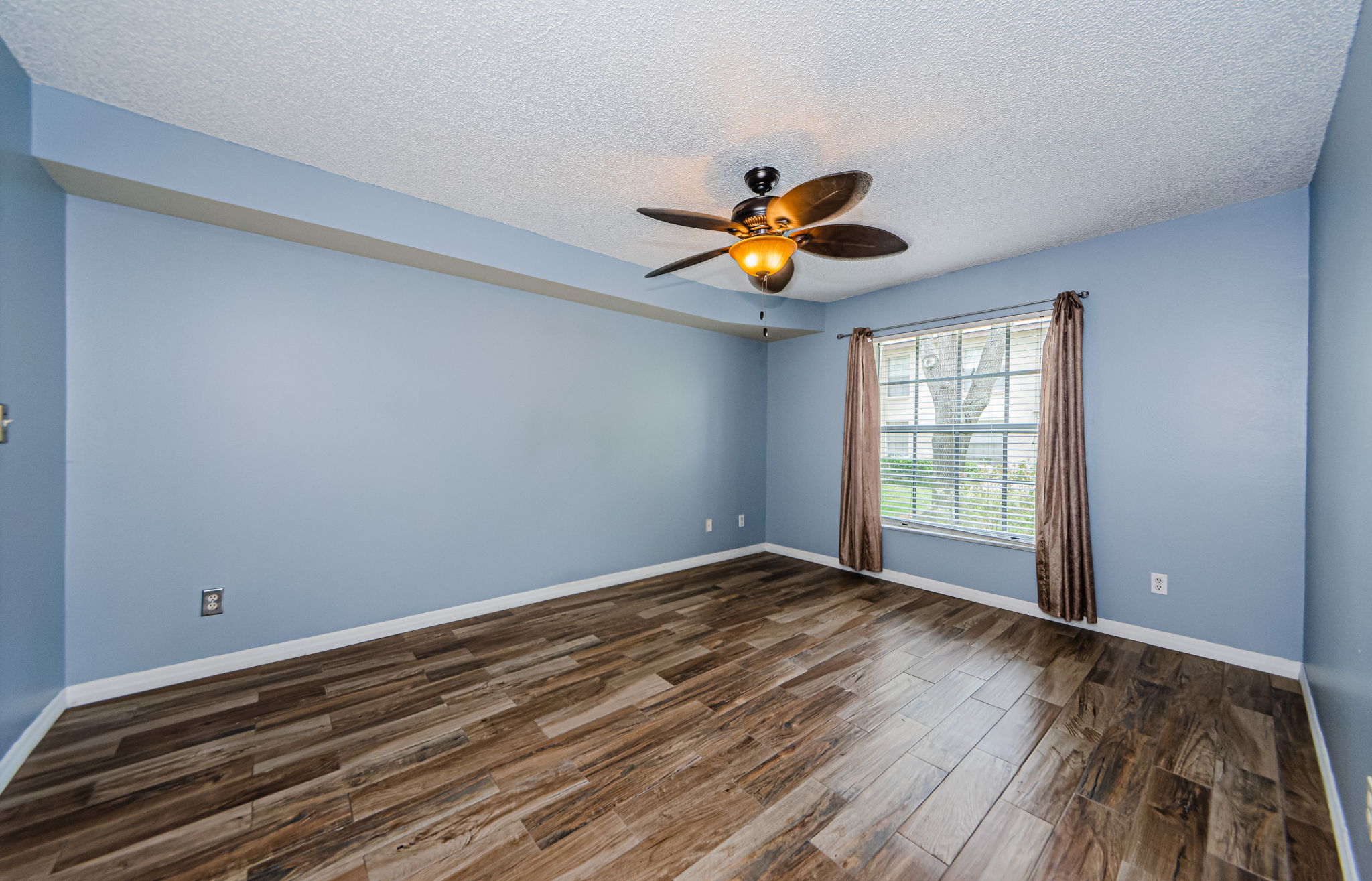 Master Bedroom 1a-2