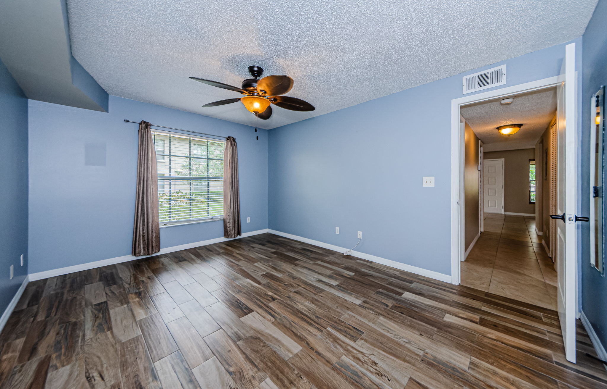 Master Bedroom 1b-2