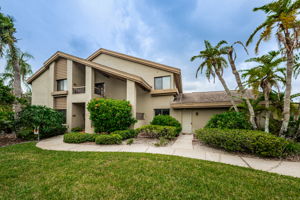 Front Exterior5