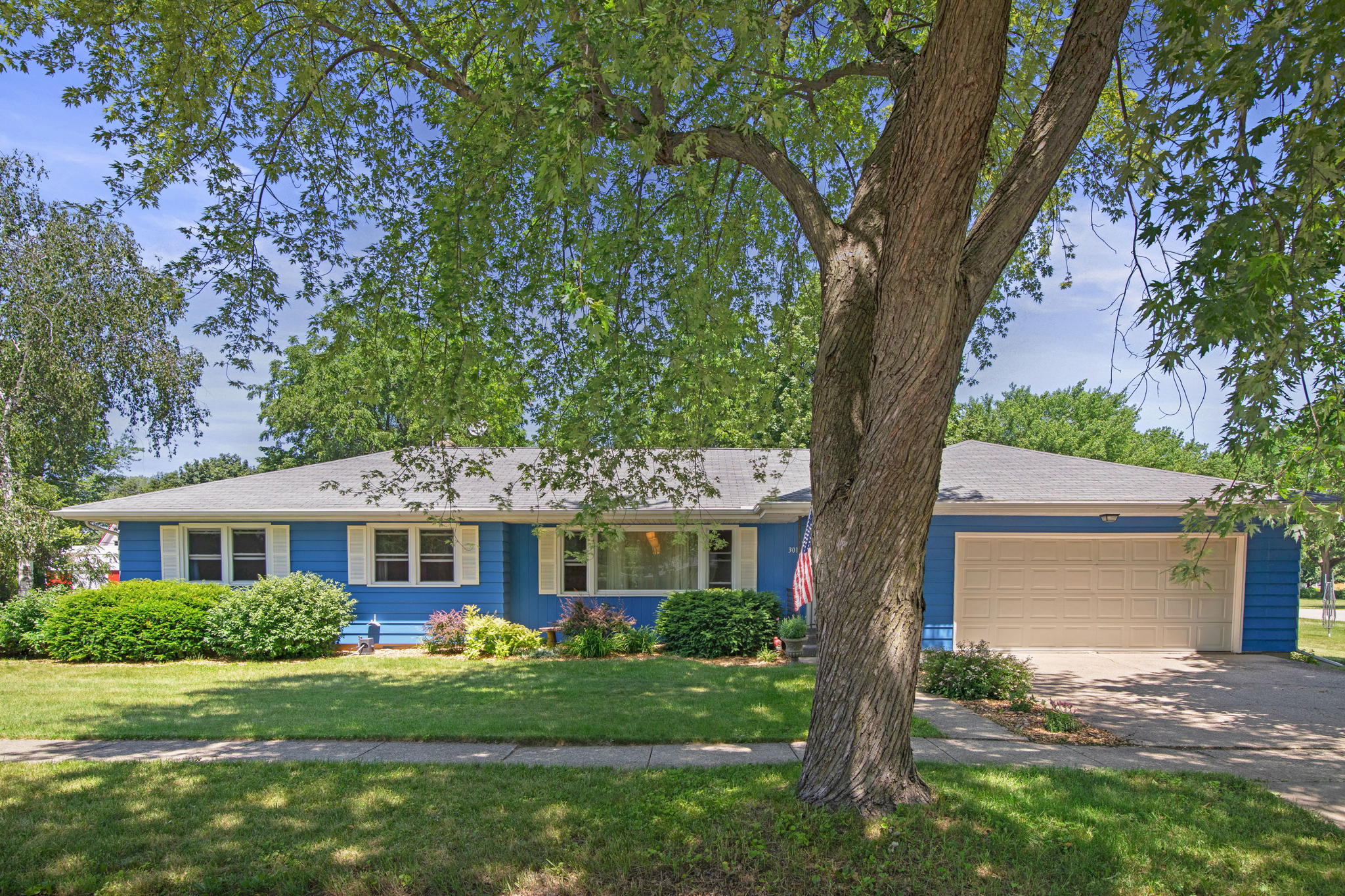 301 10th St, Brodhead, WI 53520 Step Inside Media