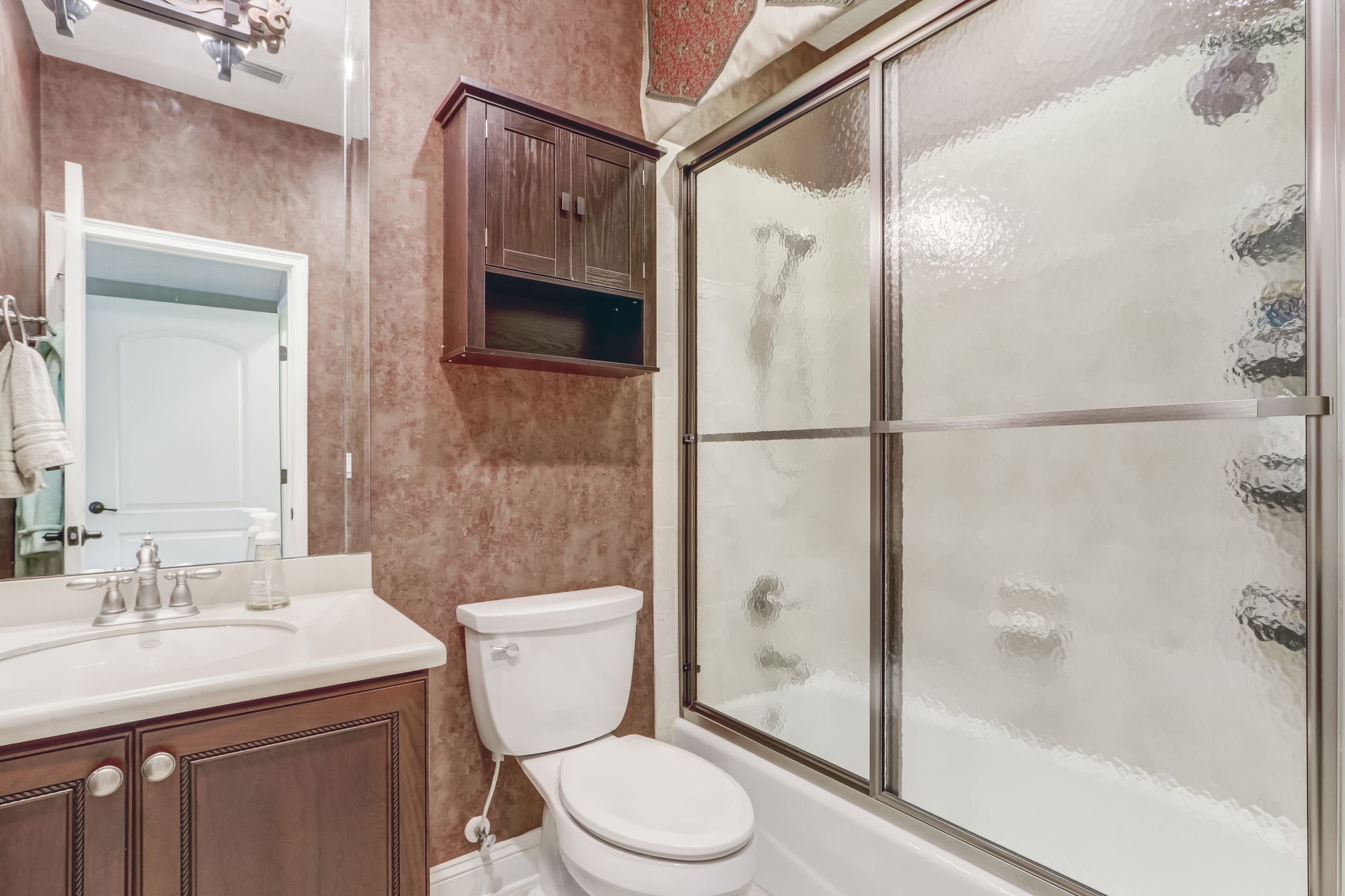 Bathroom 4 - upstairs