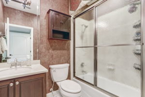 Bathroom 4 - upstairs