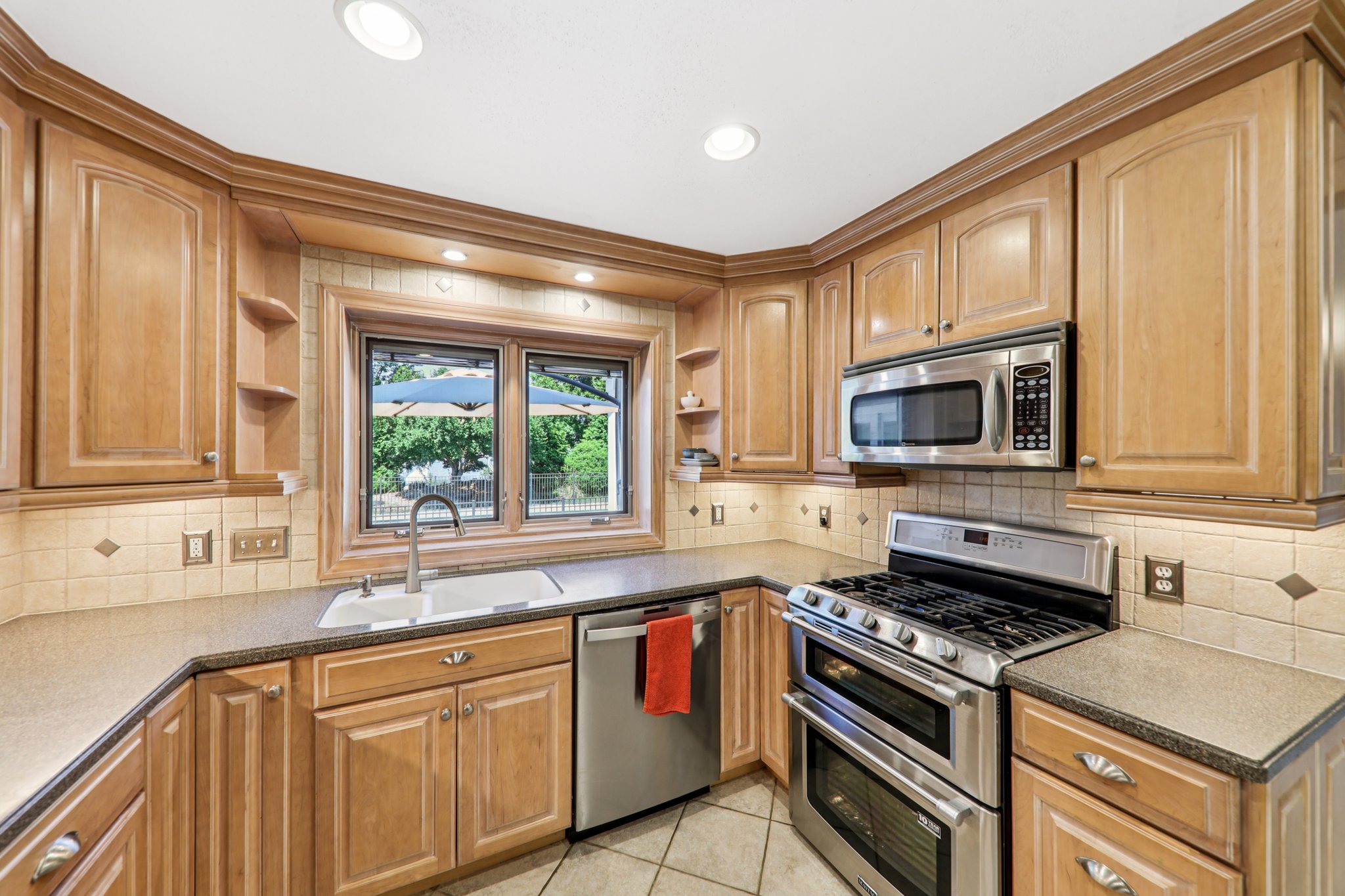 301 Chasselle Ln-L0508-022.jpg