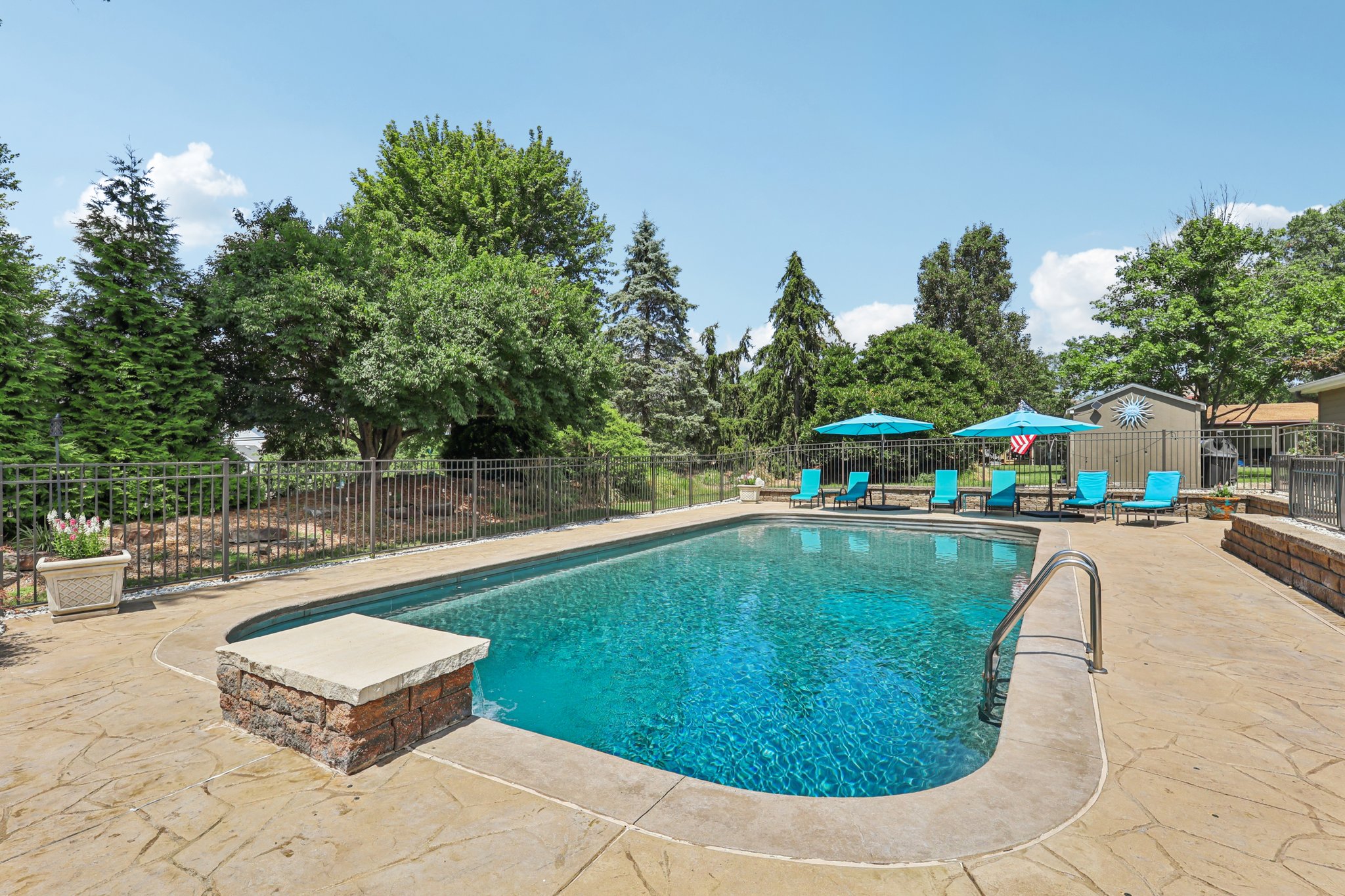 301 Chasselle Ln-L0508-061.jpg