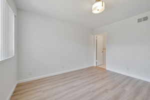 016_301 Chesapeake Ave
