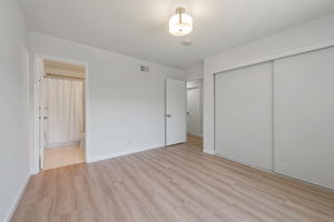 017_301 Chesapeake Ave