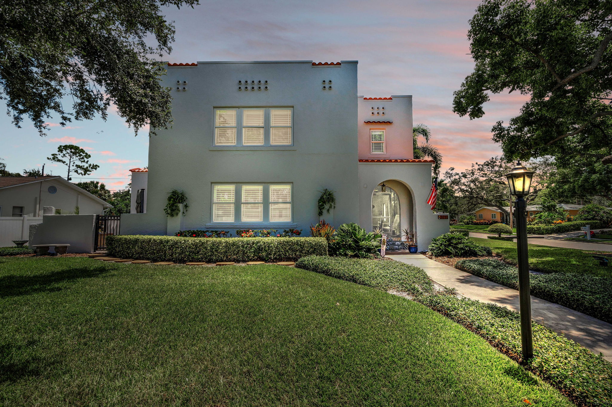 Front Exterior8