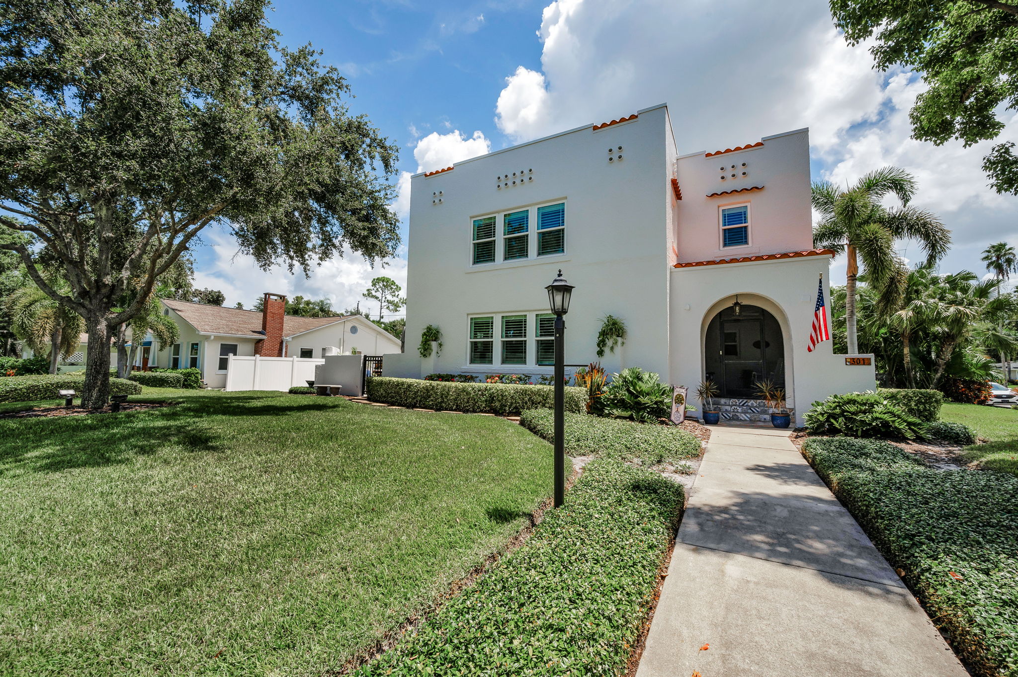 Front Exterior6