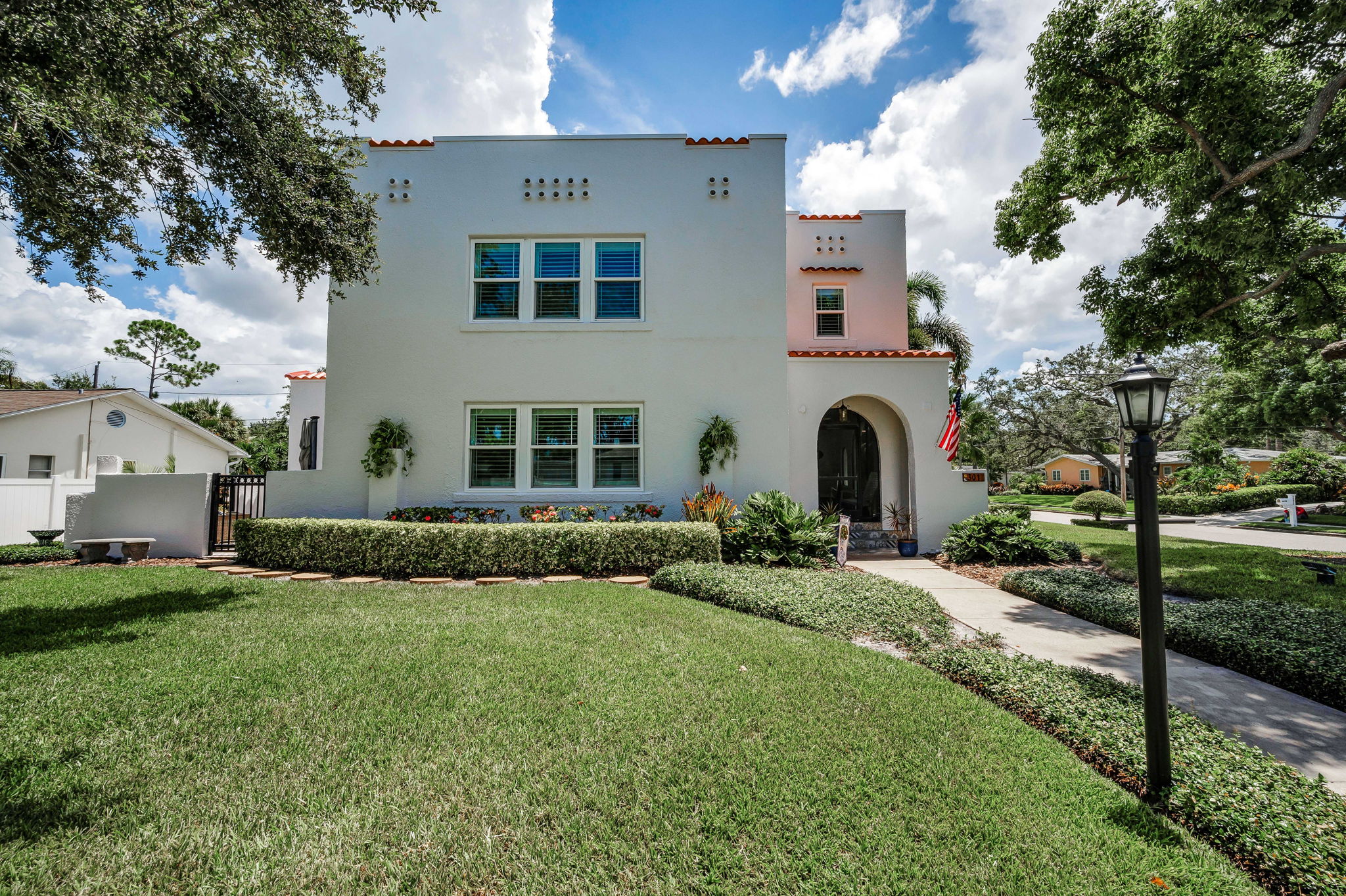 Front Exterior8