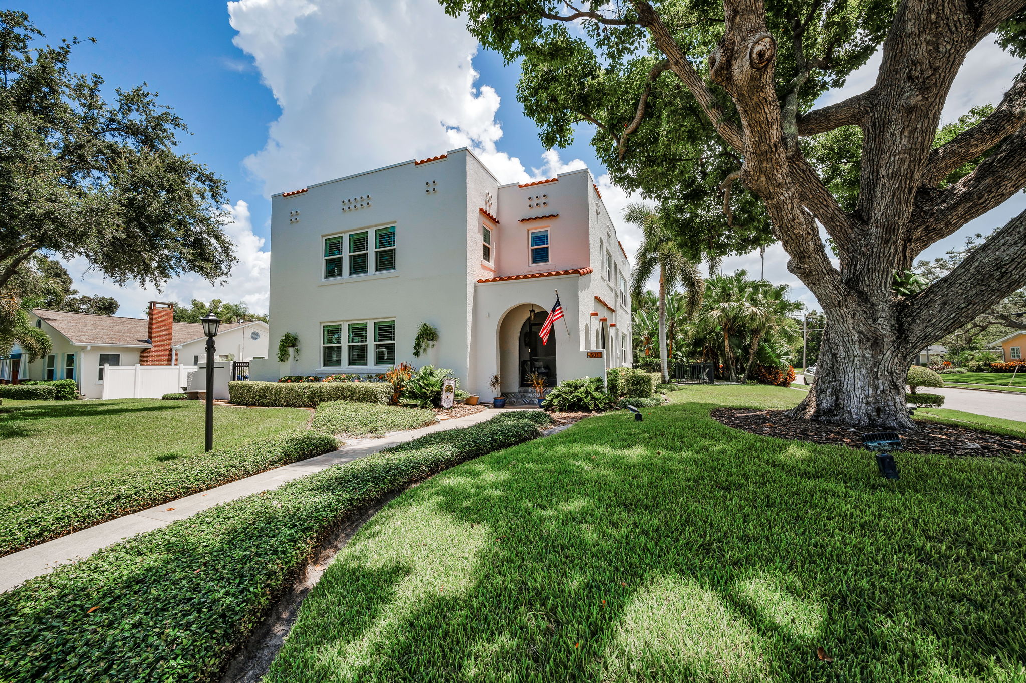 Front Exterior12