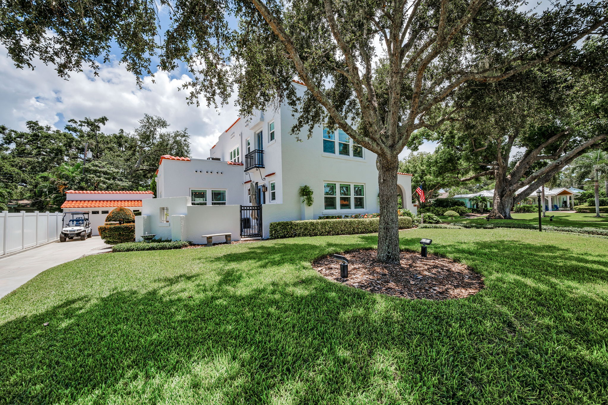 Front Exterior16