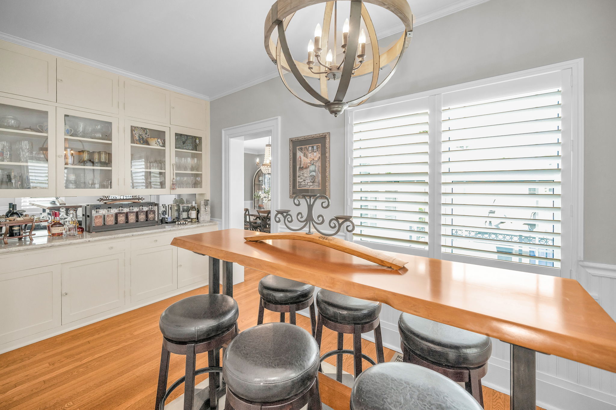 Kitchen Eat-in Area4