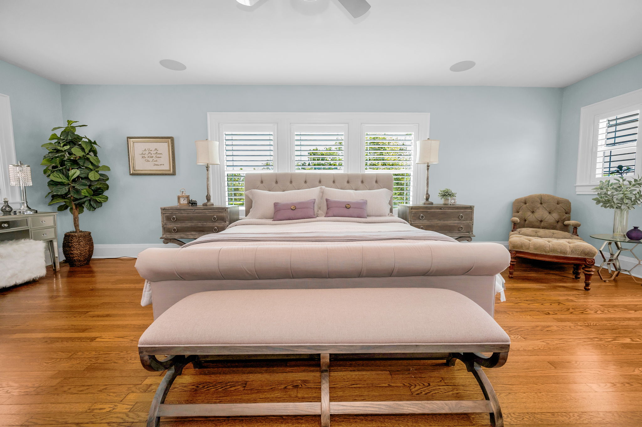 Upper Level Primary Bedroom1e