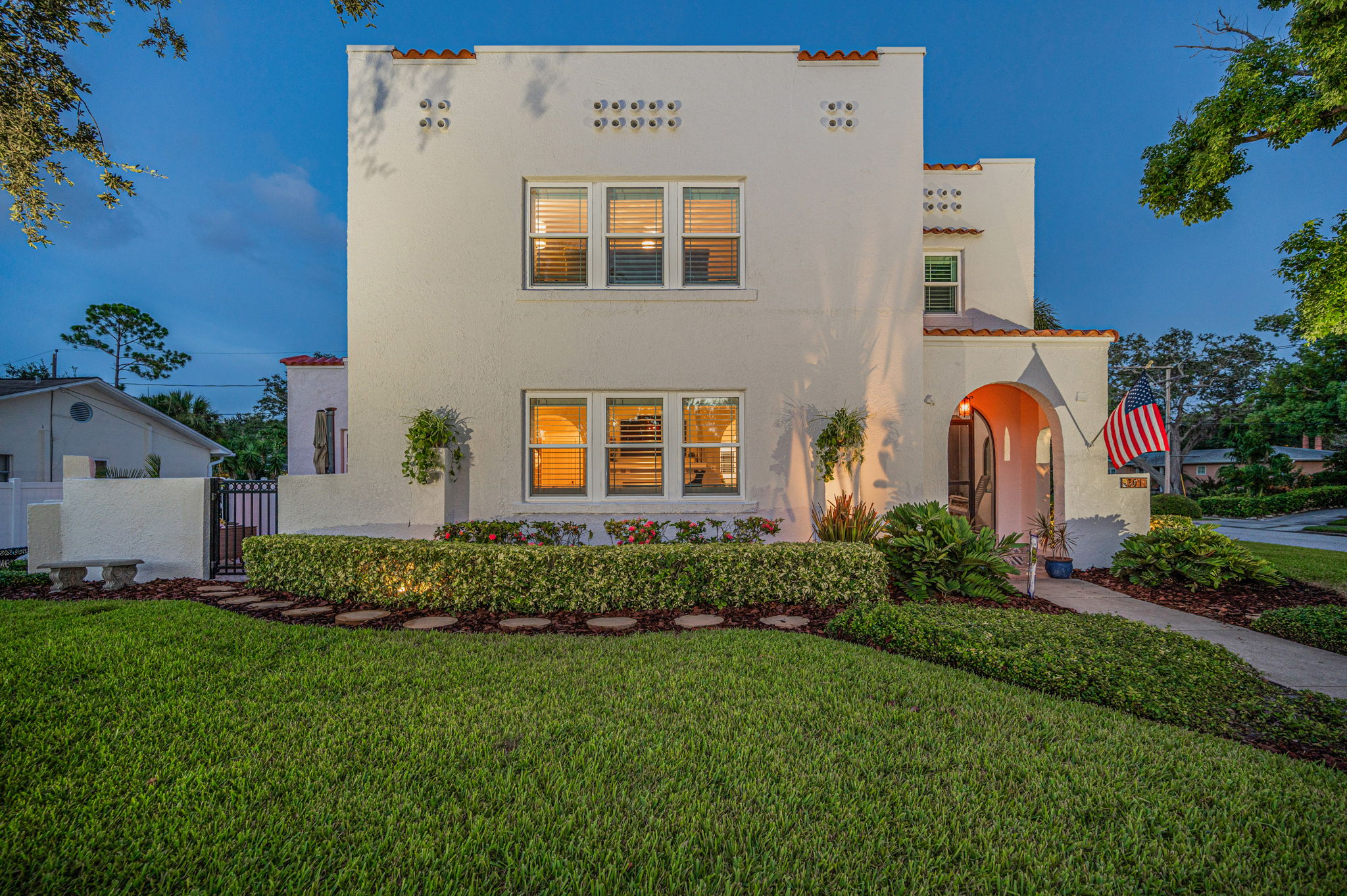 Front Exterior24