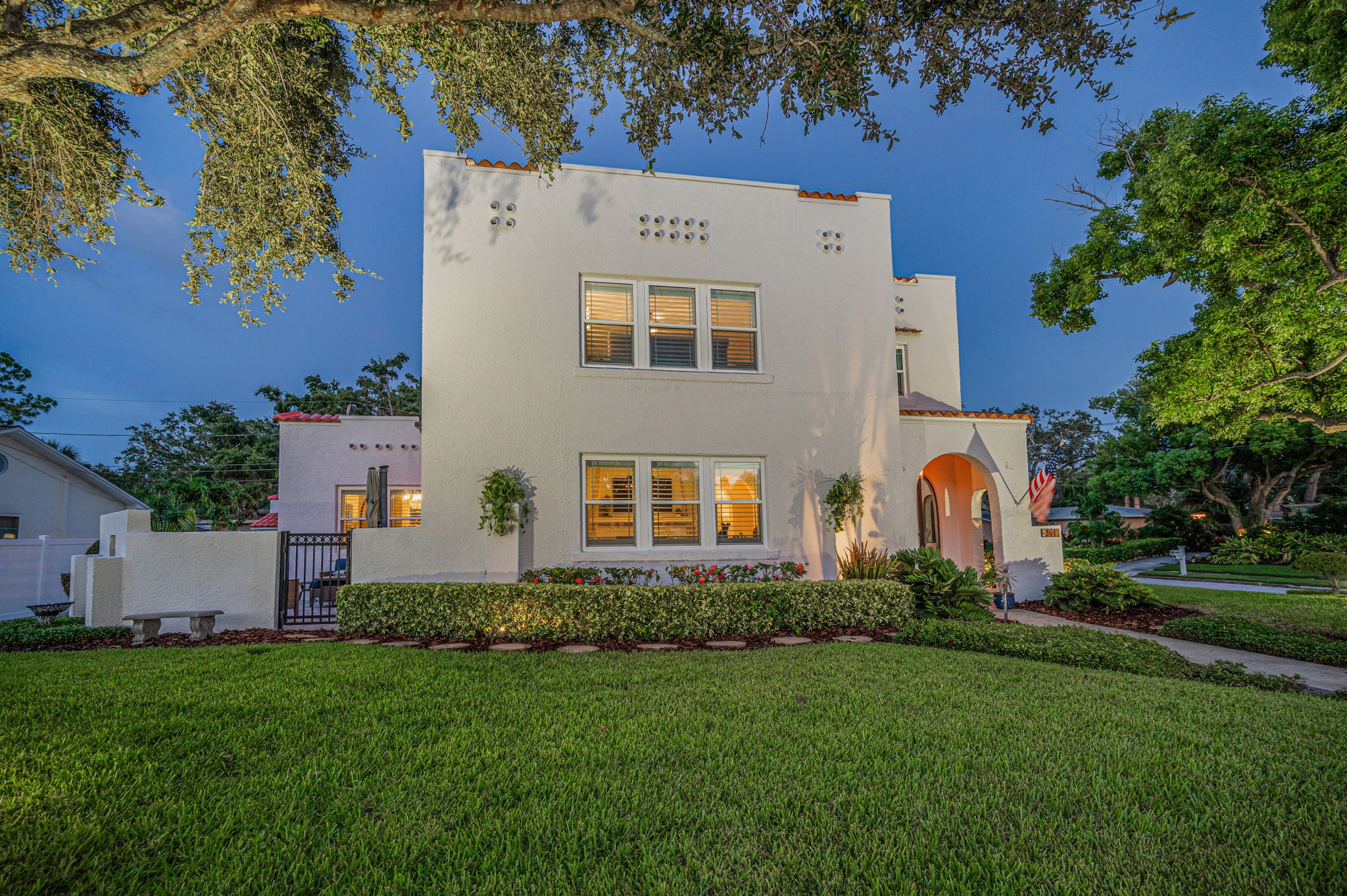 Front Exterior28