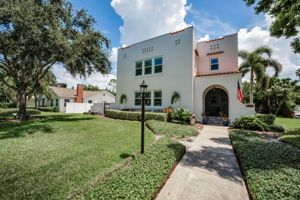 Front Exterior17