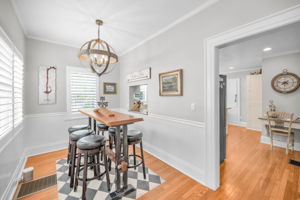 Kitchen Eat-in Area1