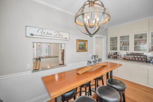 Kitchen Eat-in Area5
