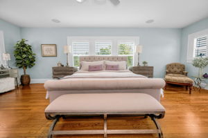 Upper Level Primary Bedroom1e