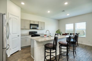 Kitchen/Breakfast Bar