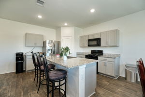 Kitchen/Breakfast Bar