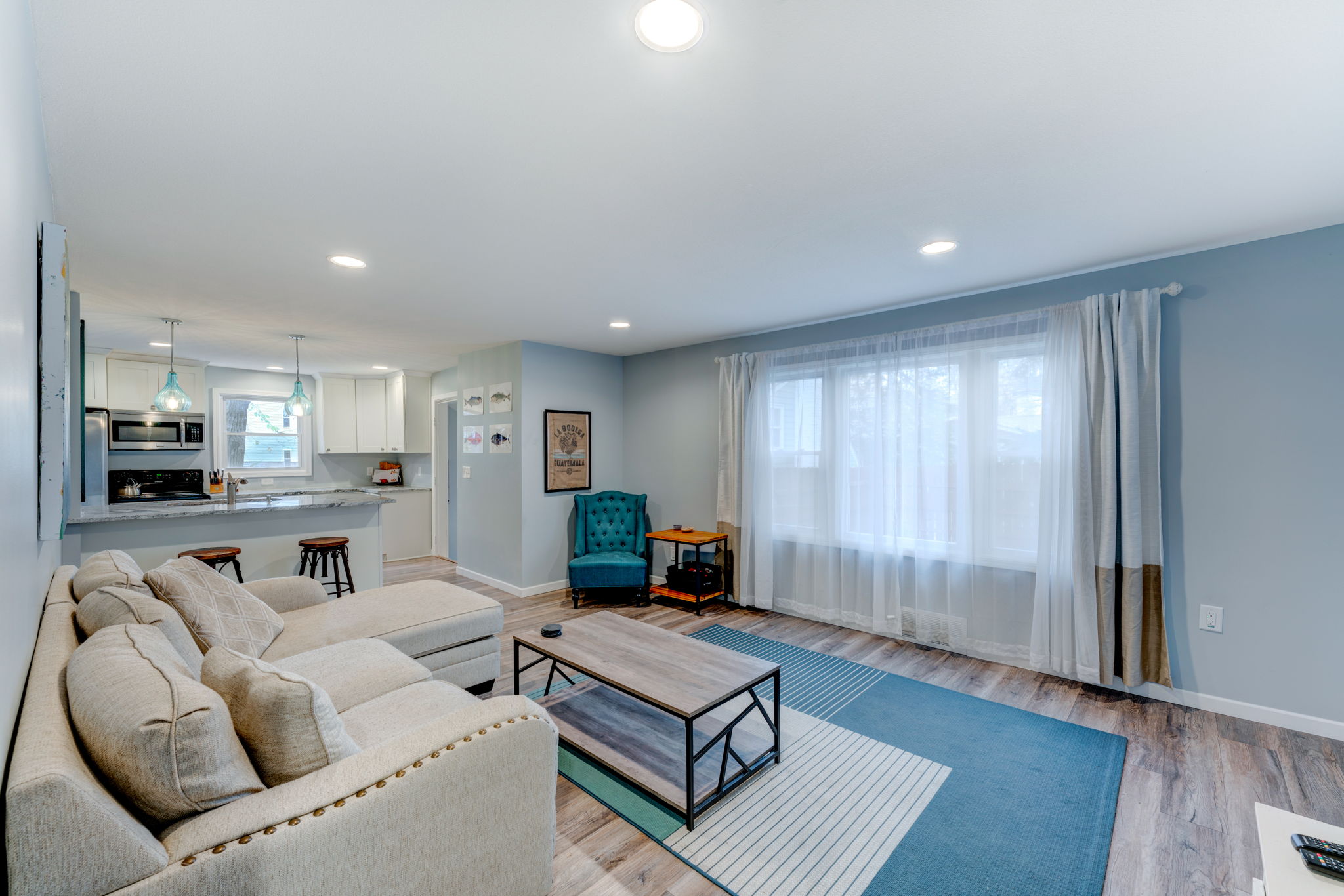 Spacious living room