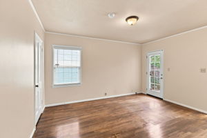 015_F8_301 Lorimer St