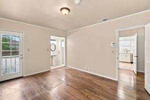 016_F8_301 Lorimer St