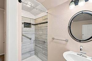 020_F8_301 Lorimer St