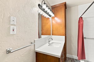 021_F8_301 Lorimer St