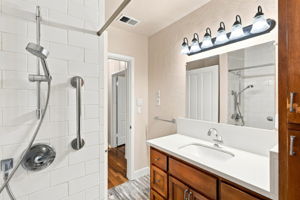 022_F8_301 Lorimer St