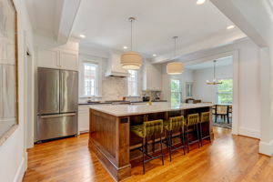 Kitchen/Breakfast Bar