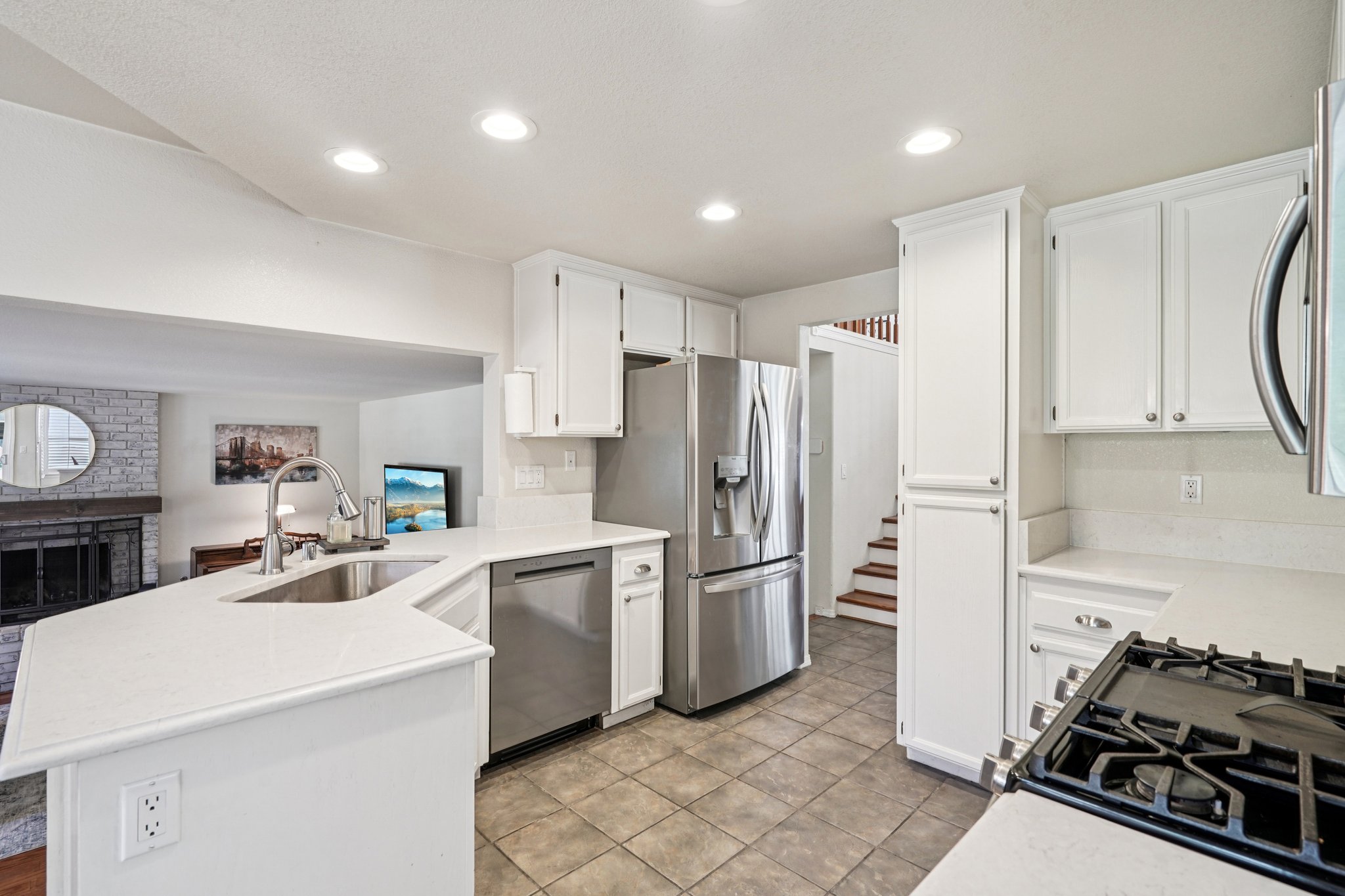 Portsmouth Ave-S1703-017.jpg