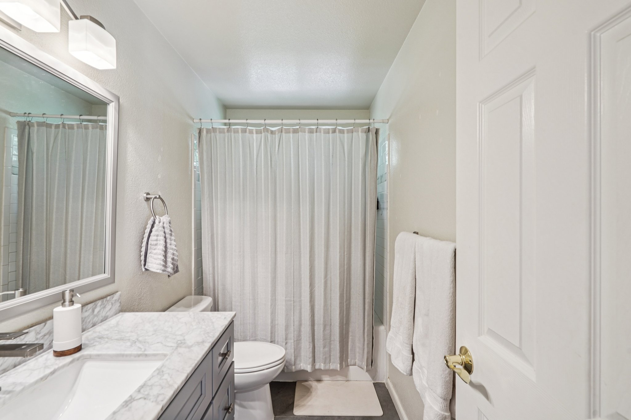 Portsmouth Ave-S1703-032.jpg