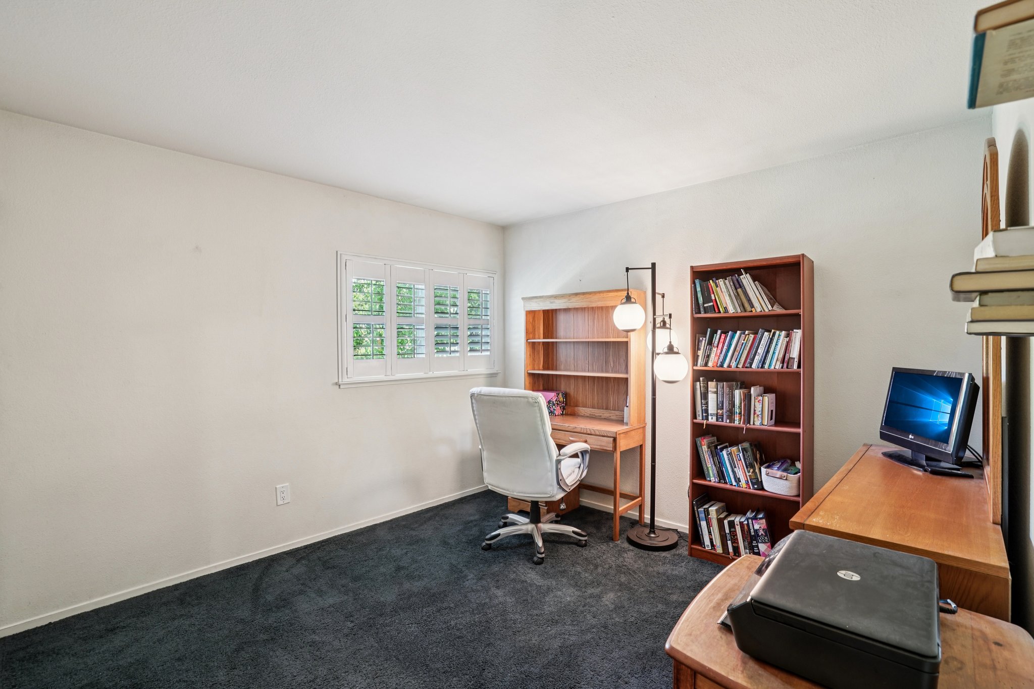 Portsmouth Ave-S1703-034.jpg