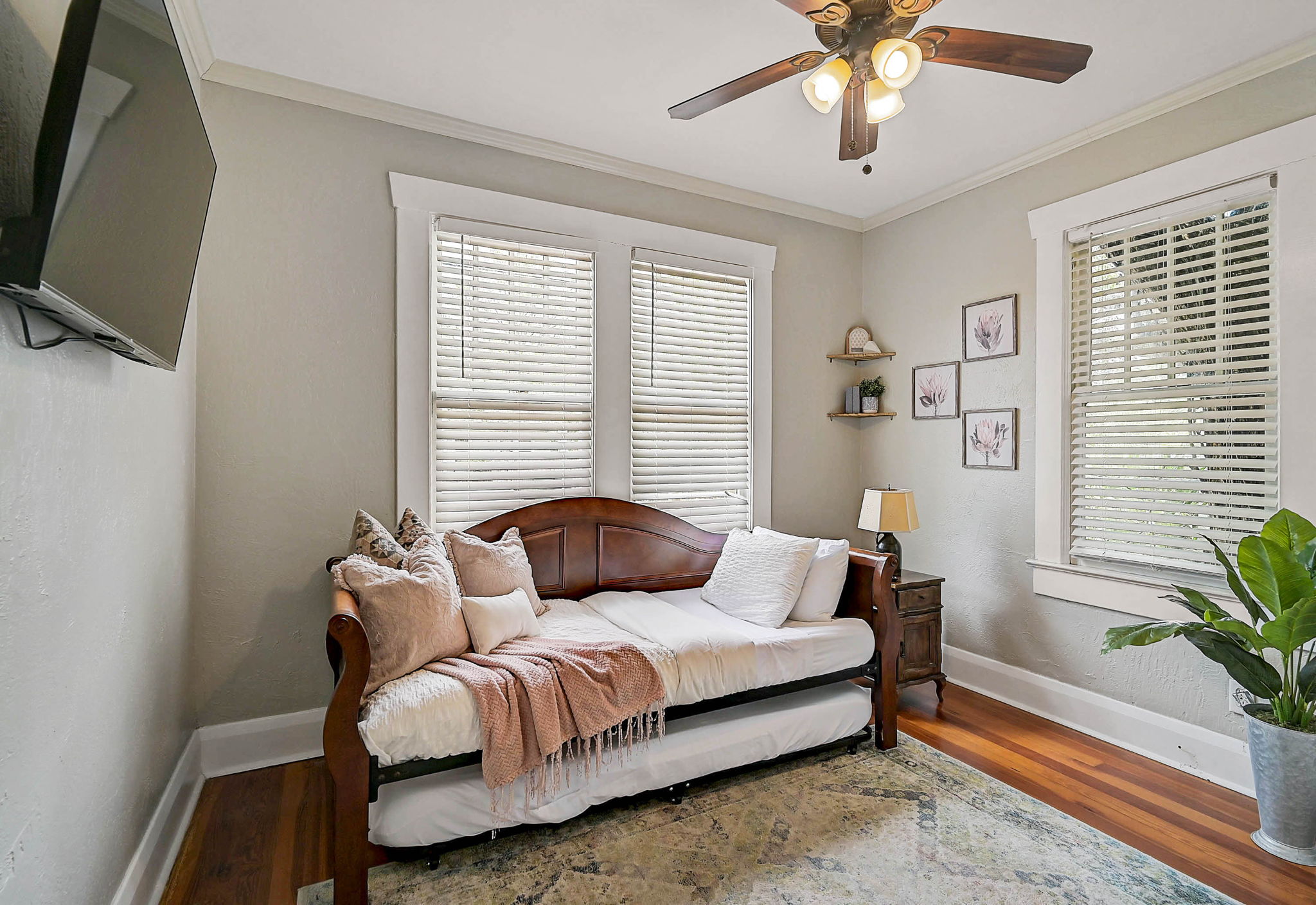301 W South Ave-19