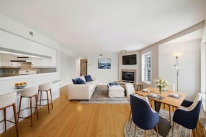 DSC02097 virtually staged.jpeg