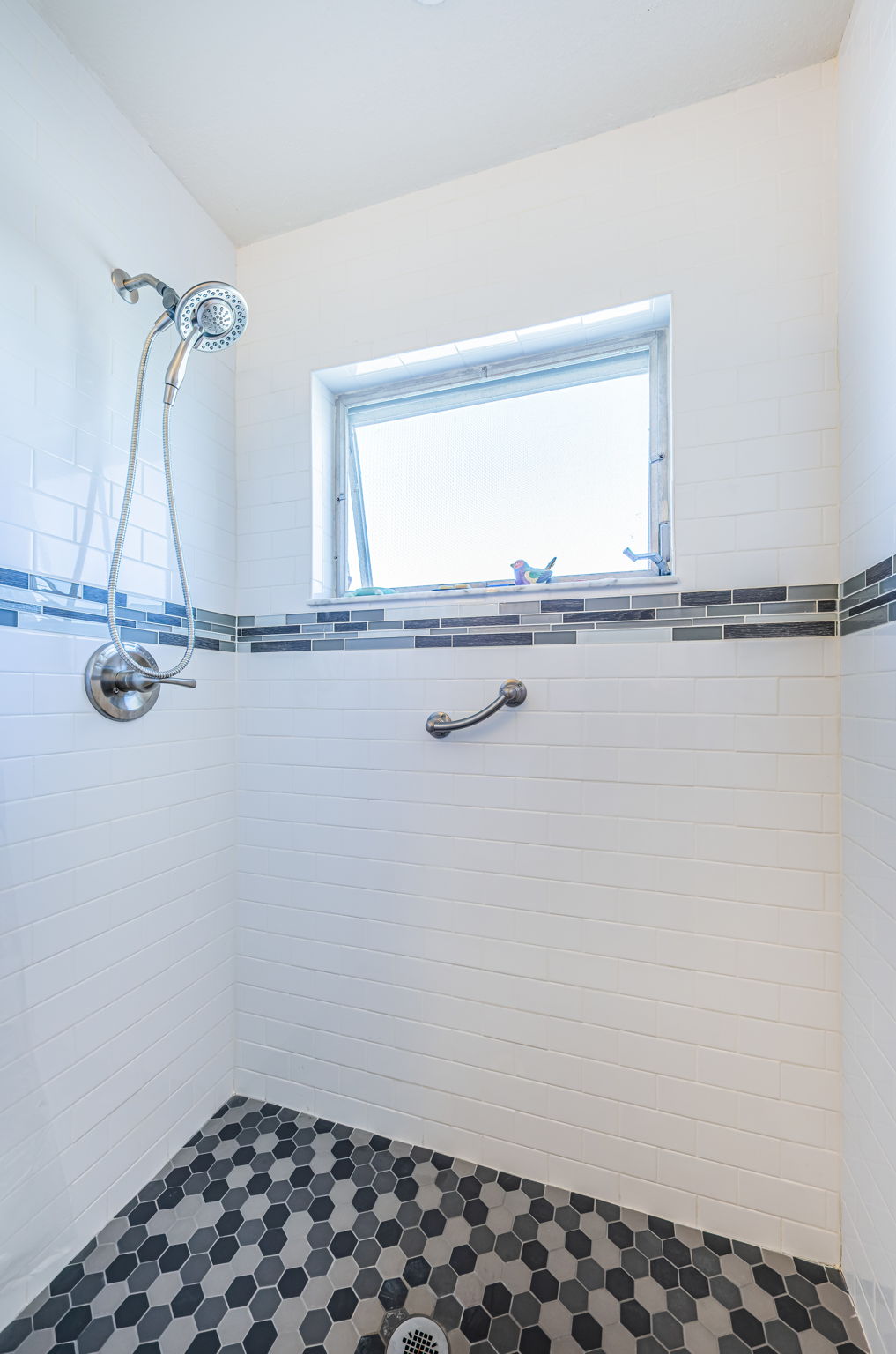 Primary Bathroom 1b-5