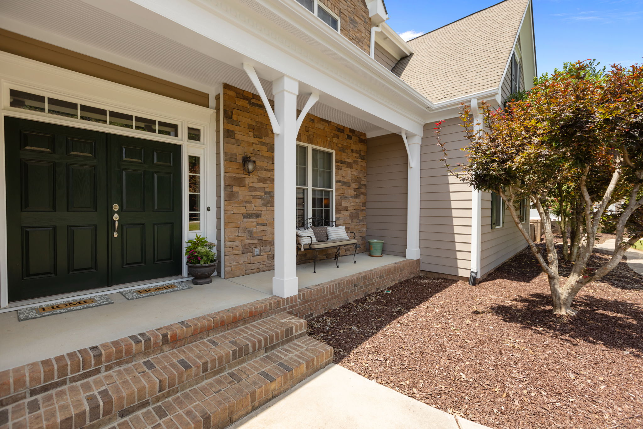 Front Porch/Entrance