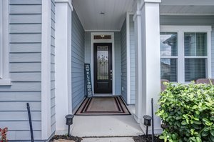Front Porch/Entrance