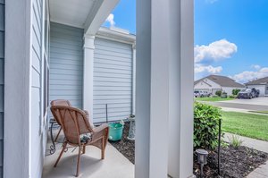 Front Porch/Entrance