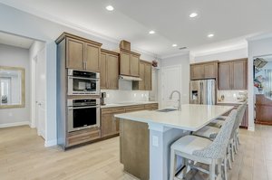 Kitchen/Breakfast Bar