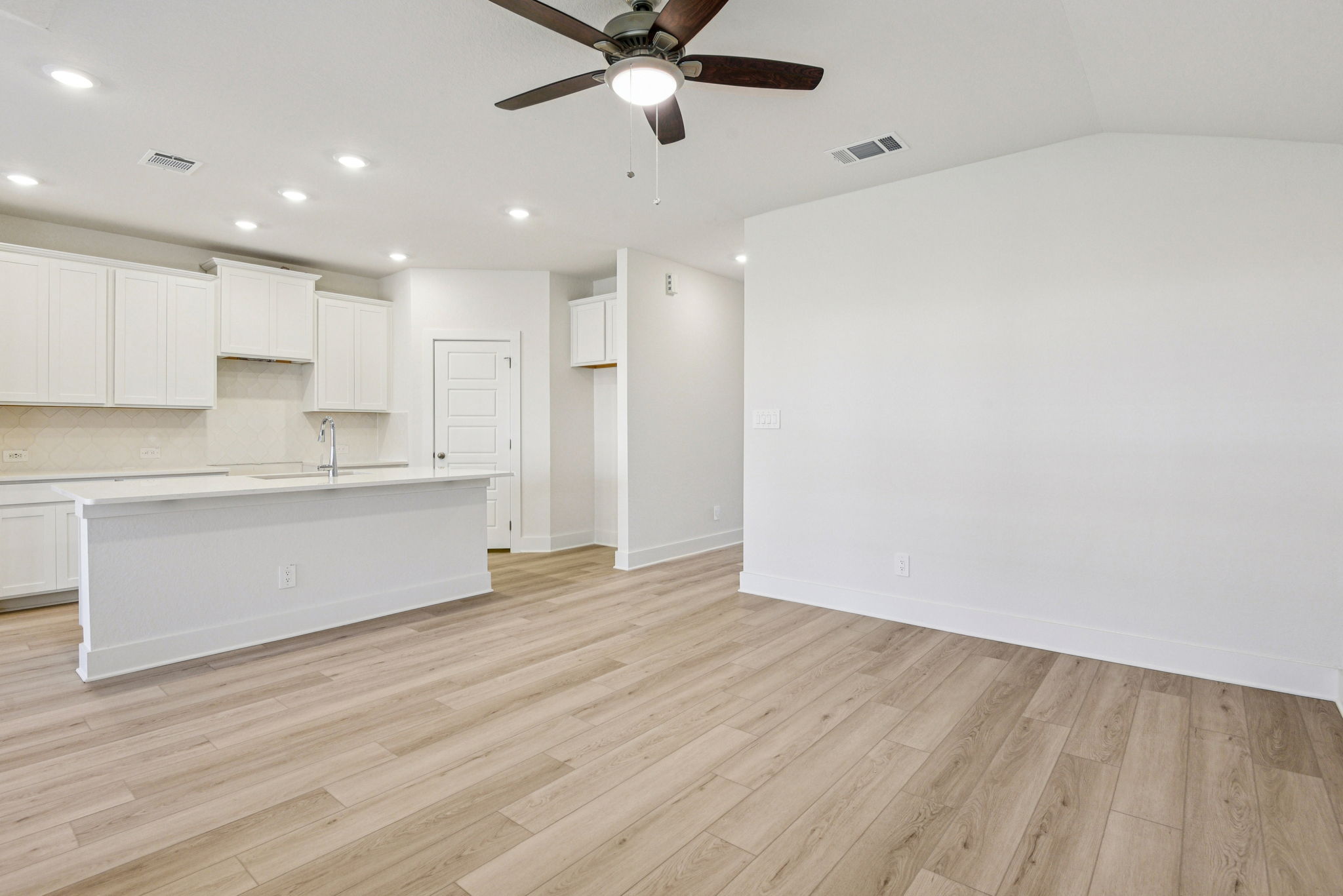 San Antonio - Lark Canyon- 3012 Nash Dr New Braunfels TX 78132-006